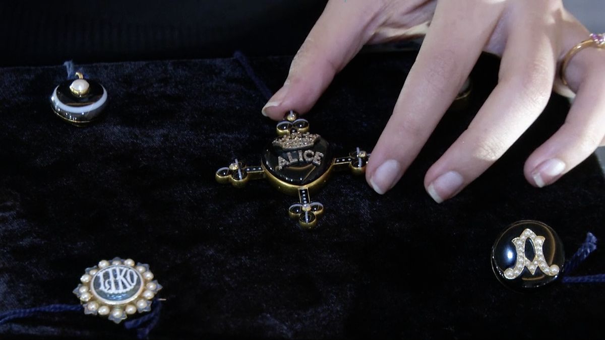Draží se nečekaný objev. Hodnotu šperků královny Viktorie bylo těžké vyčíslit